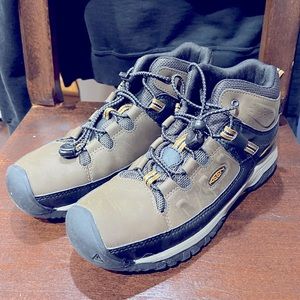 Keen Big’Kids Targhee Mid height Waterproof hiking boots, dark 6 BK (big kids)